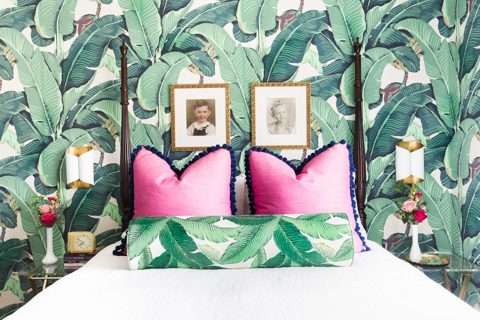 Источник вдохновения для домашнего уюта: хозяйская спальня среднего размера в стиле фьюжн с зелеными стенами