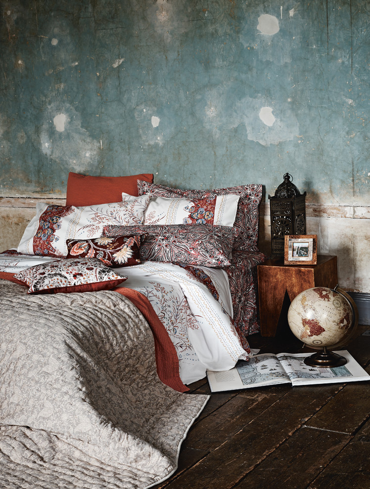 ロンドンにあるトロピカルスタイルのおしゃれな寝室