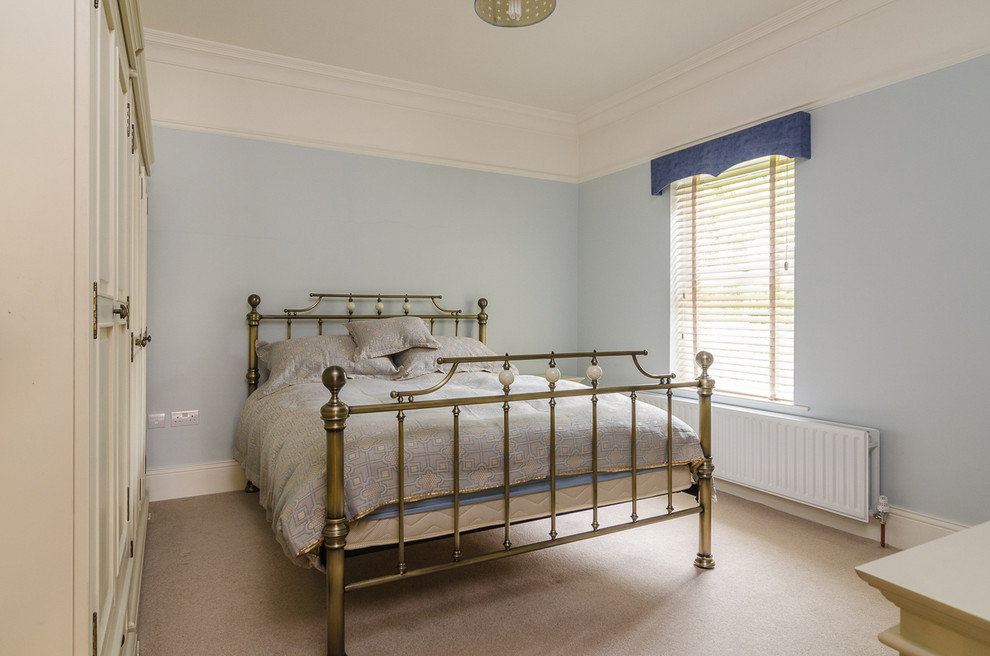 This is an example of a traditional bedroom in Belfast.