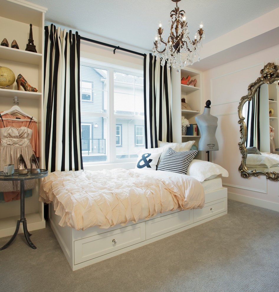 Idéer för shabby chic-inspirerade sovrum, med rosa väggar och heltäckningsmatta