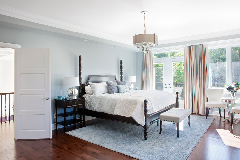 Inspiration for a timeless master bedroom remodel in Montreal with blue walls