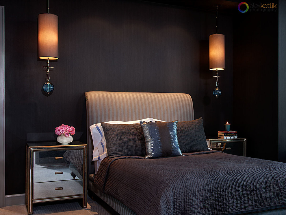 Diseño de dormitorio principal minimalista de tamaño medio con paredes marrones