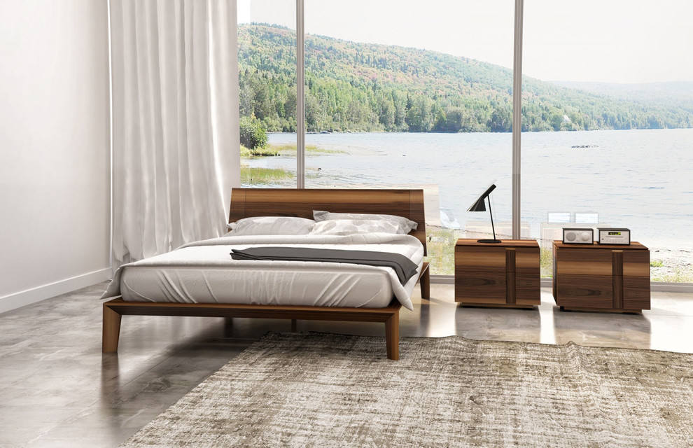 Geräumiges Modernes Hauptschlafzimmer mit weißer Wandfarbe und Betonboden in Vancouver