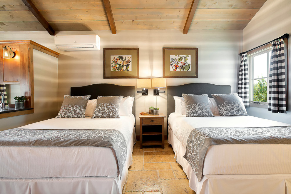 На фото: гостевая спальня (комната для гостей), среднего размера в стиле рустика с серыми стенами без камина с