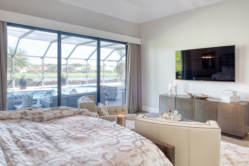 マイアミにある地中海スタイルのおしゃれな寝室のインテリア
