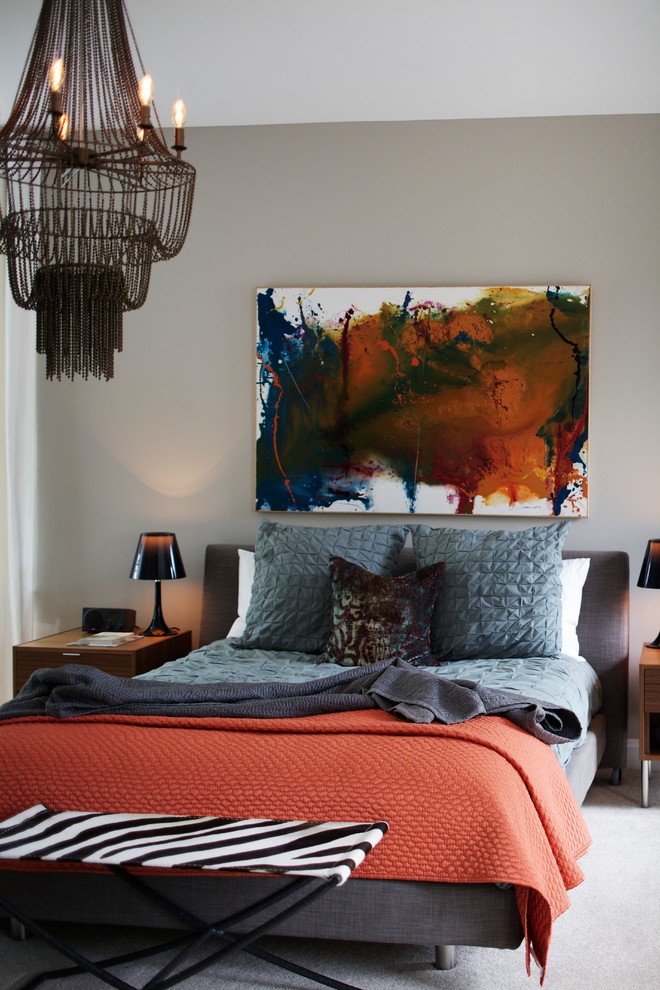 Diseño de dormitorio principal contemporáneo de tamaño medio sin chimenea con paredes grises y moqueta