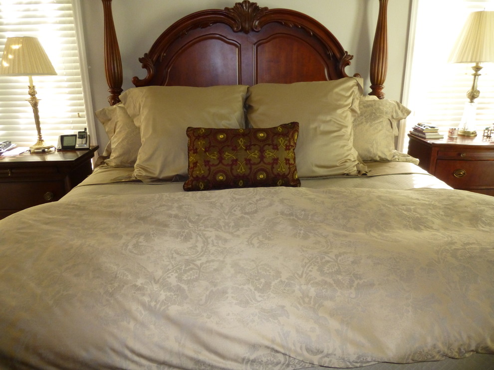 Example of a classic bedroom design in Omaha