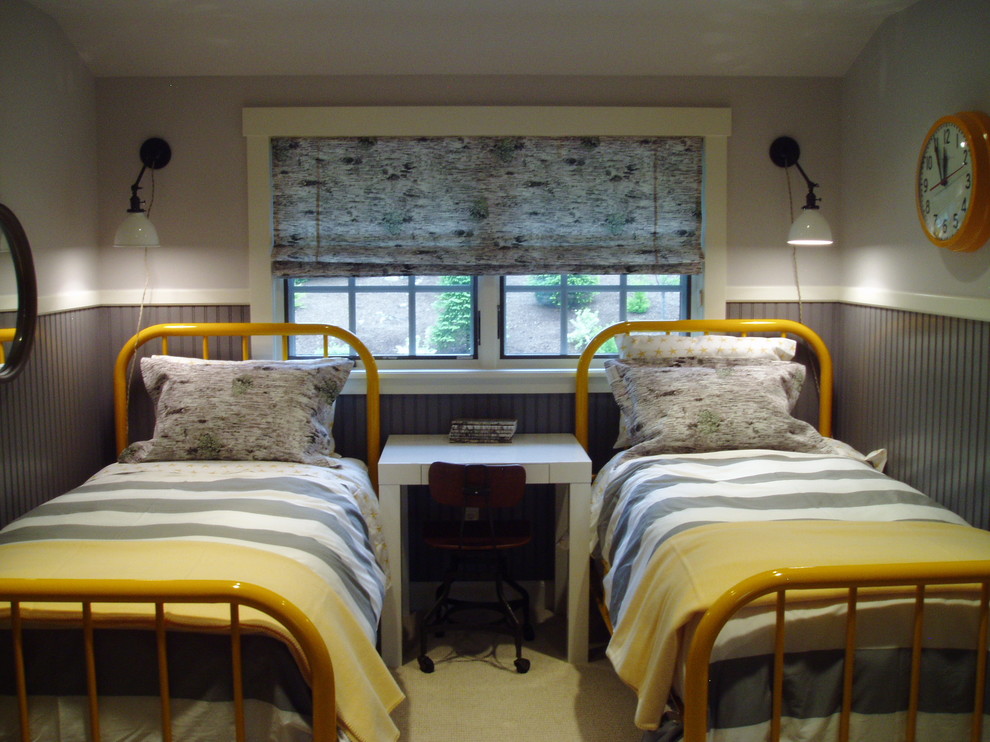 Imagen de habitación de invitados ecléctica pequeña con paredes beige y moqueta