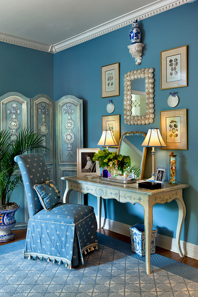 Schlafzimmer mit blauer Wandfarbe in Kansas City