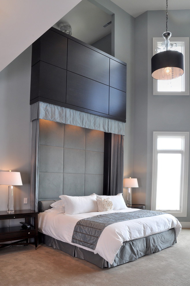 Источник вдохновения для домашнего уюта: хозяйская спальня среднего размера в современном стиле с серыми стенами и ковровым покрытием без камина