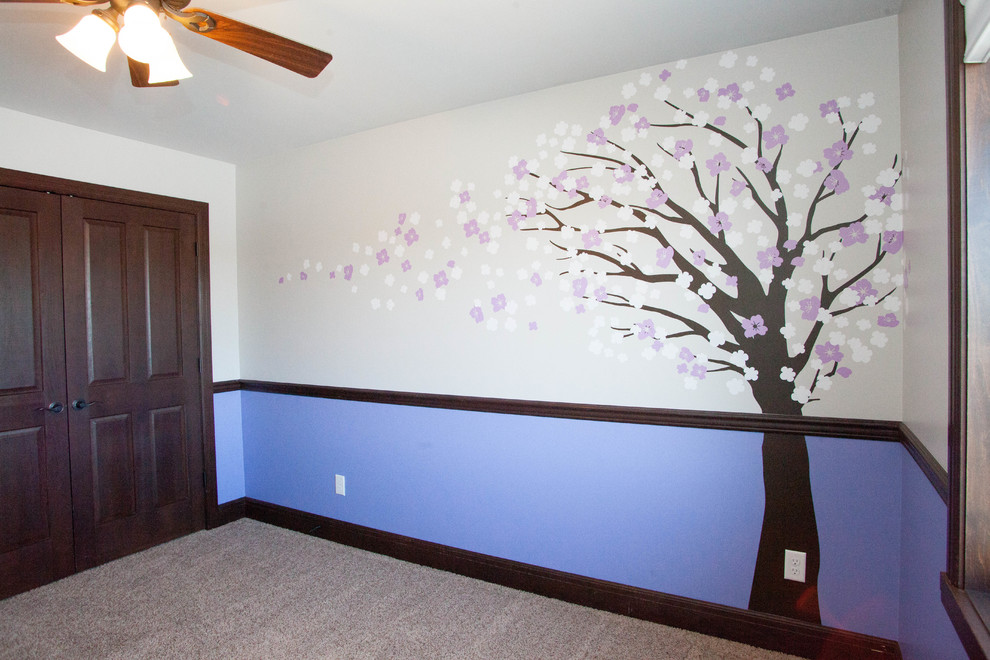 Exemple d'une petite chambre asiatique avec un mur violet.