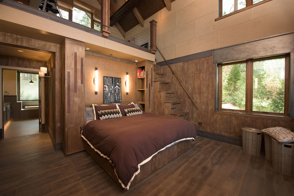 Immagine di una camera da letto stile rurale con parquet scuro