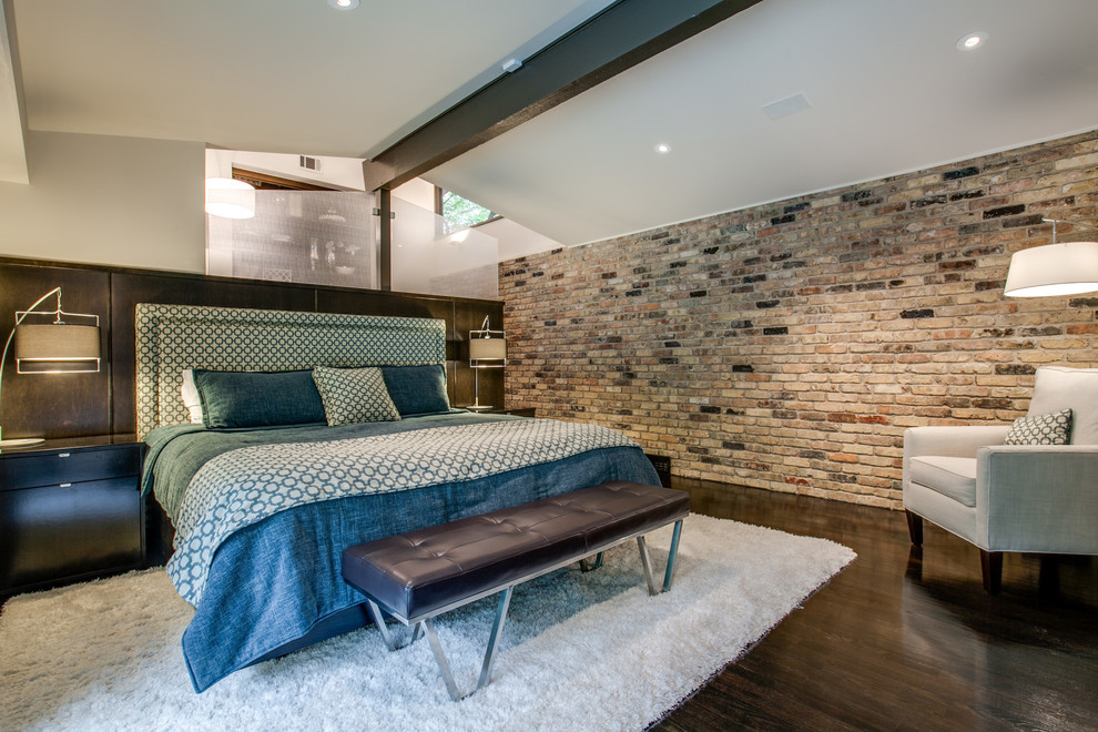 Inspiration for a transitional master bedroom remodel in Dallas with no fireplace