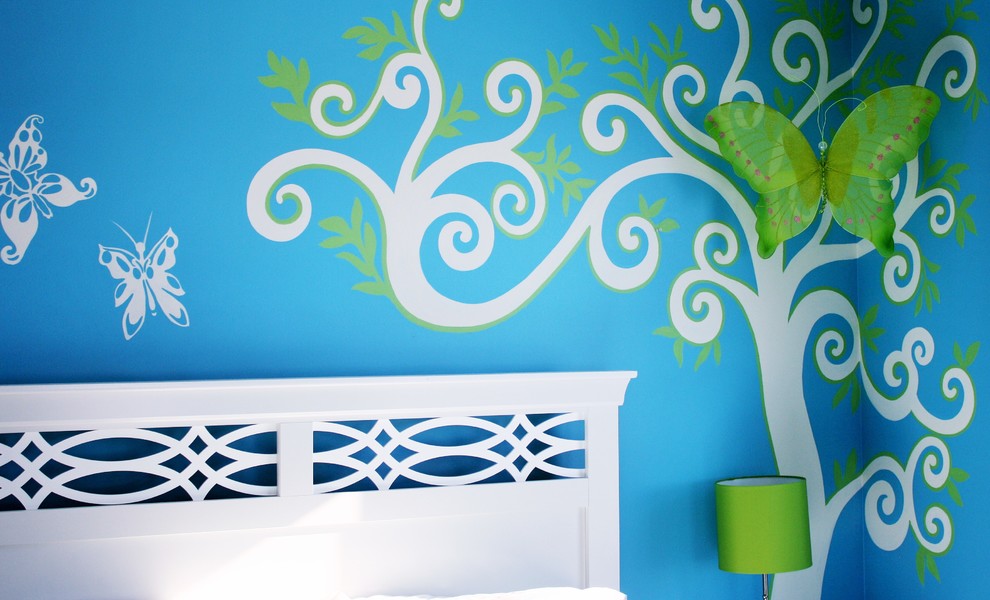 Foto de dormitorio moderno con paredes azules