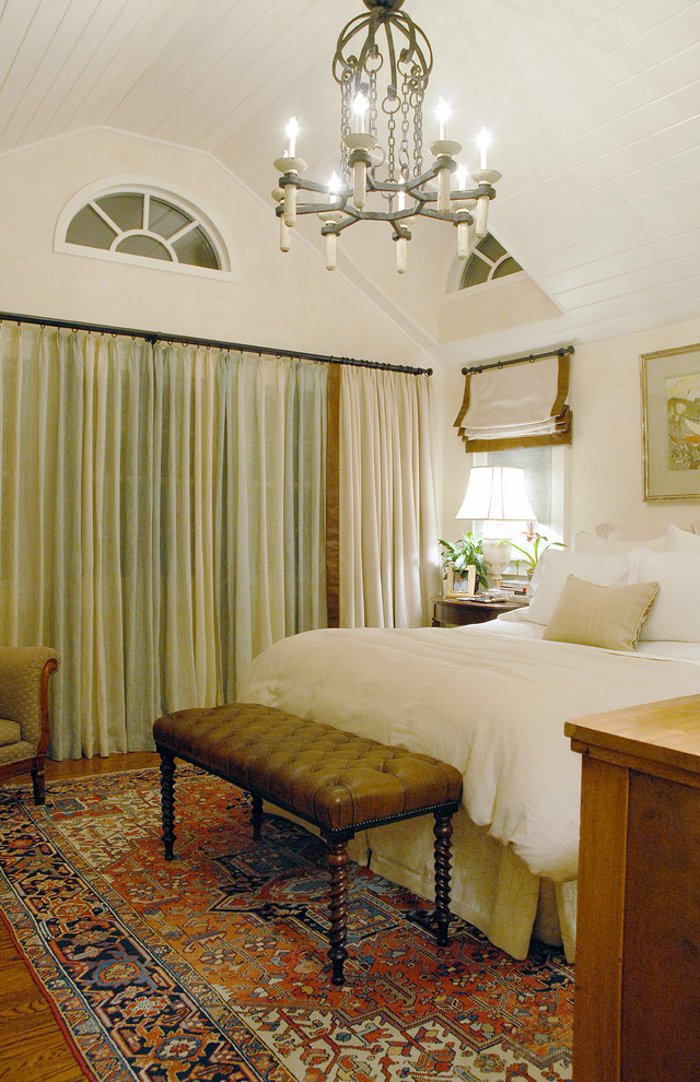 This is an example of a classic bedroom in New York.