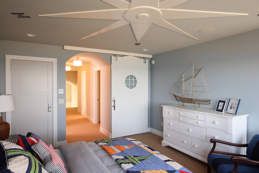 Example of a large classic guest carpeted bedroom design in Grand Rapids with blue walls