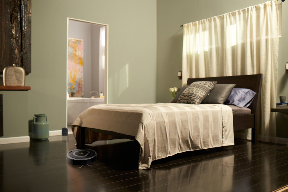 This is an example of a contemporary bedroom in San Francisco.