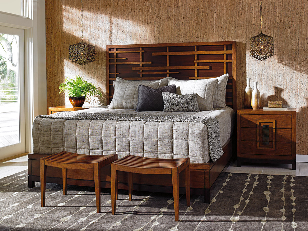 Großes Asiatisches Hauptschlafzimmer ohne Kamin mit beiger Wandfarbe und Keramikboden in Orange County
