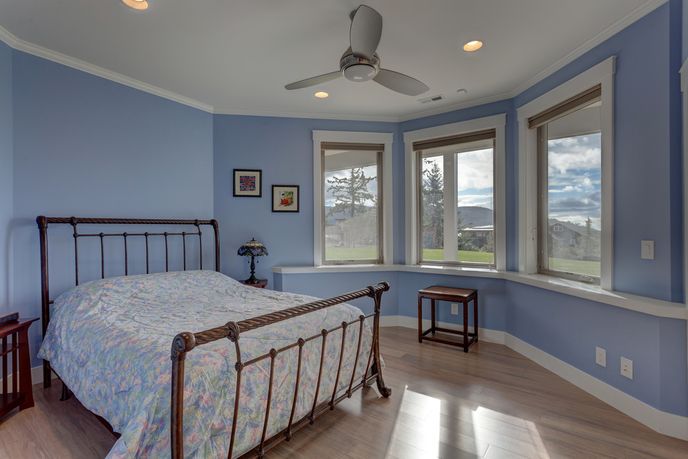 Design ideas for a medium sized eclectic guest bedroom in Seattle with blue walls.