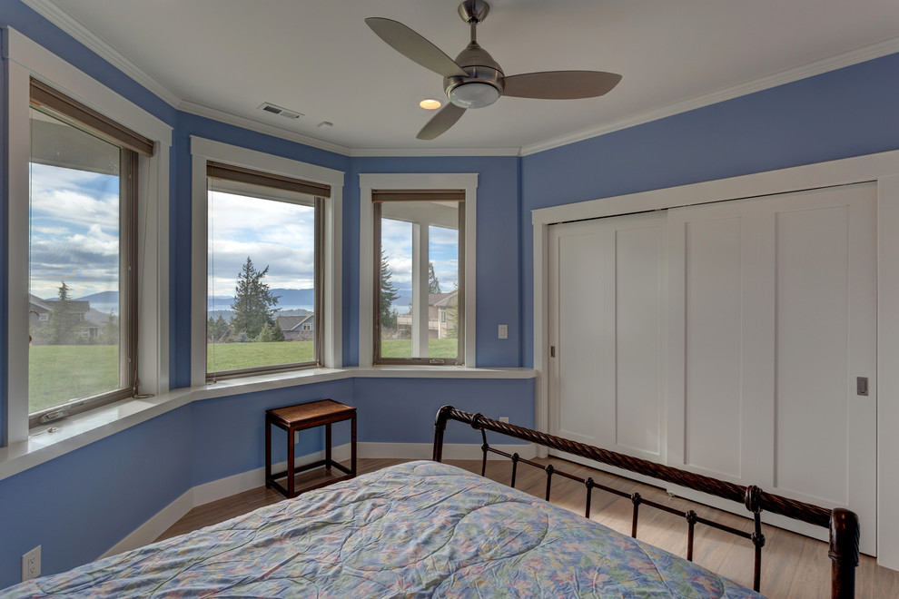 Design ideas for a medium sized bohemian guest bedroom in Seattle with blue walls.