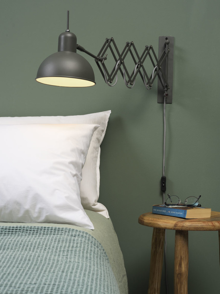 Immagine di una piccola camera da letto contemporanea con pareti verdi