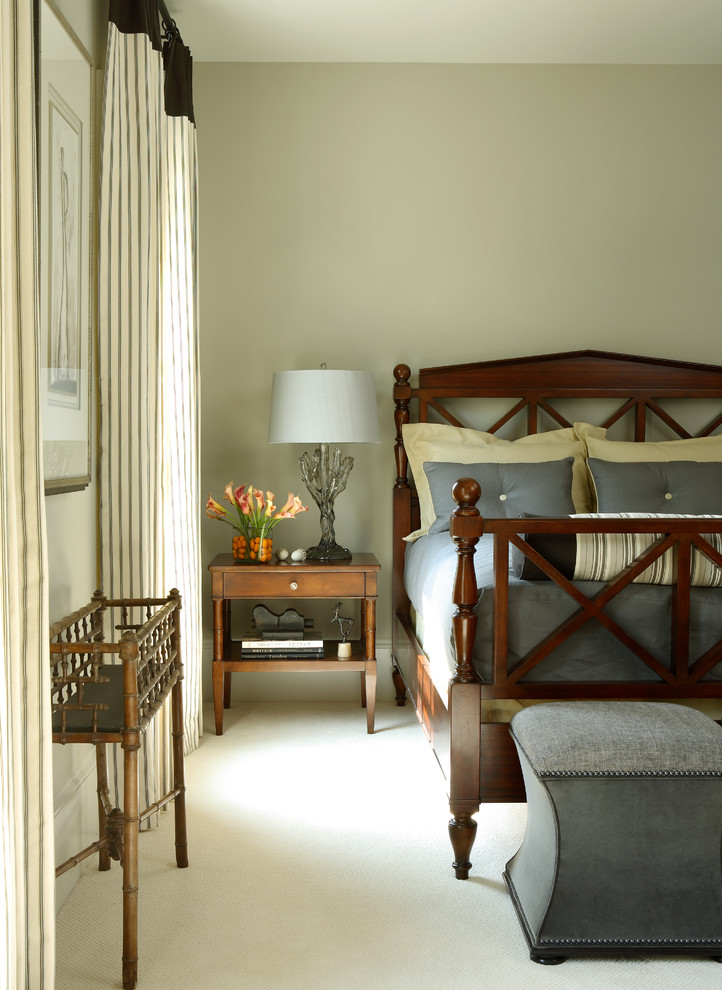 Inspiration för klassiska sovrum, med grå väggar och vitt golv