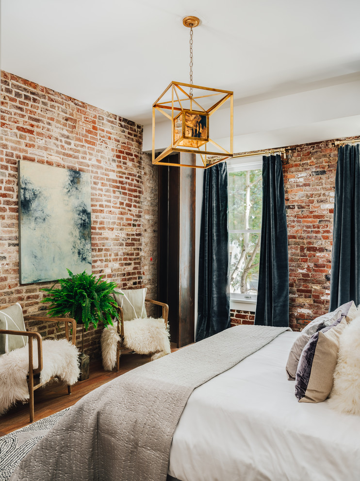 На фото: спальня на антресоли в стиле модернизм с синими стенами и паркетным полом среднего тона с