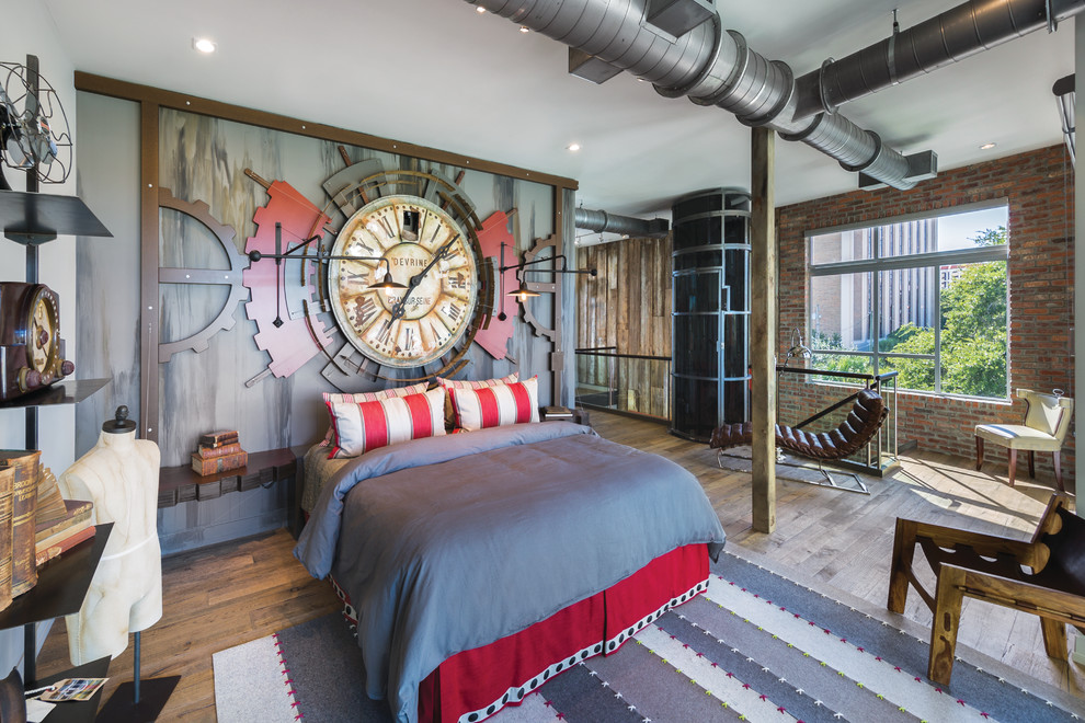 Diseño de dormitorio tipo loft urbano con paredes multicolor y suelo de madera clara