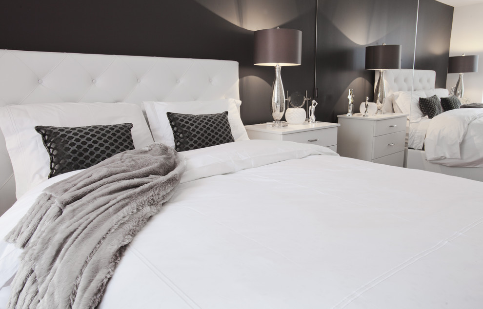 Идея дизайна: гостевая спальня среднего размера, (комната для гостей) в современном стиле с серыми стенами без камина