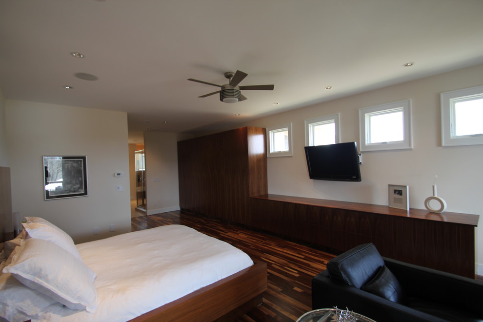 Modern bedroom in Cedar Rapids.