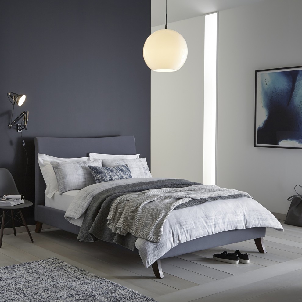Foto de dormitorio gris y blanco nórdico