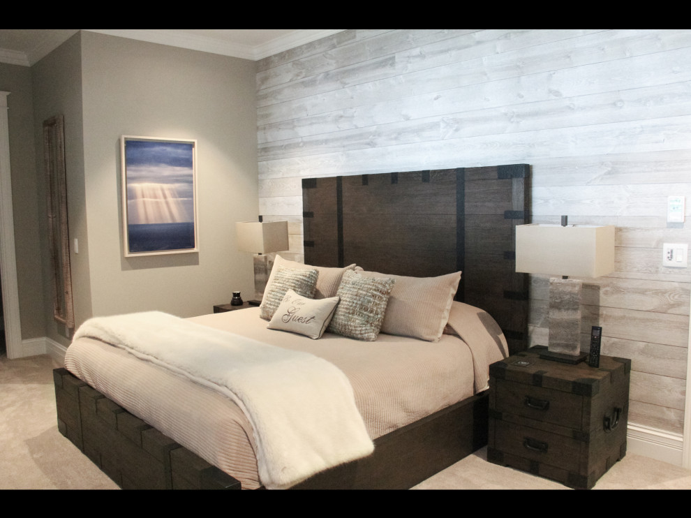 Пример оригинального дизайна: гостевая спальня (комната для гостей) в стиле неоклассика (современная классика) с деревянными стенами без камина