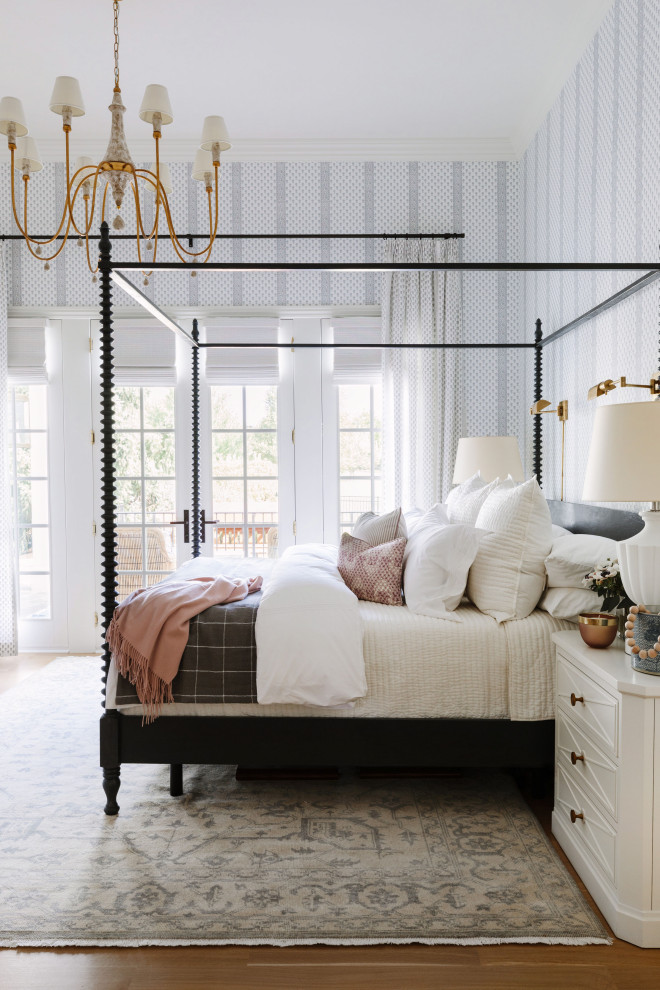 На фото: спальня в классическом стиле с серыми стенами, паркетным полом среднего тона, коричневым полом и обоями на стенах