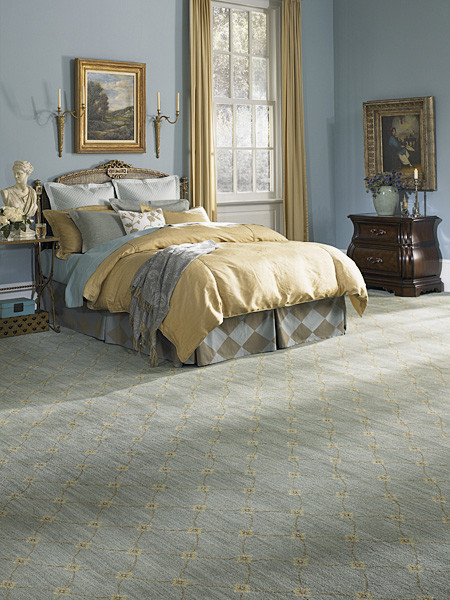 Источник вдохновения для домашнего уюта: спальня в классическом стиле с ковровым покрытием