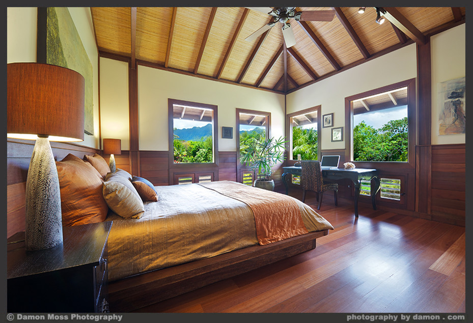 Example of an island style bedroom design in Hawaii