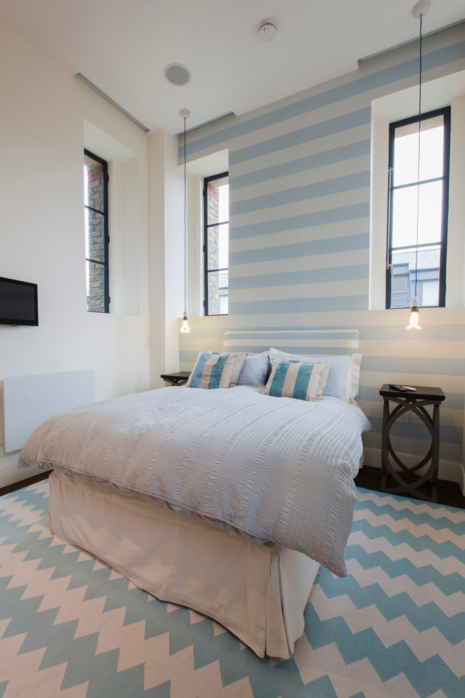 Пример оригинального дизайна: спальня в современном стиле с белыми стенами