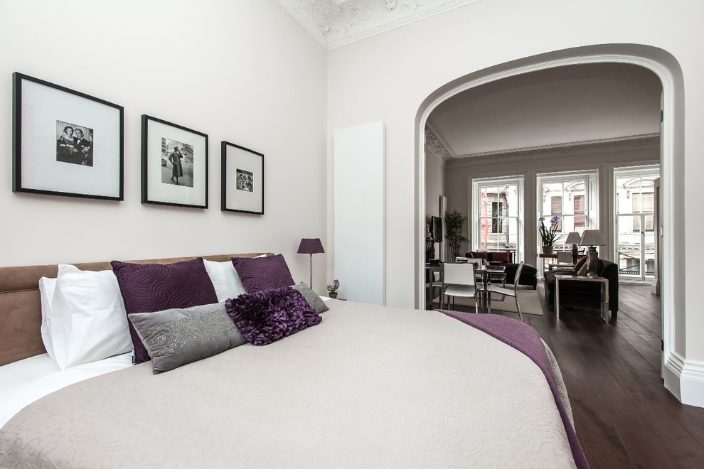 ロンドンにあるトラディショナルスタイルのおしゃれな寝室のインテリア