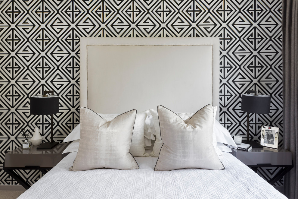 Mittelgroßes Modernes Hauptschlafzimmer mit grauer Wandfarbe und Teppichboden in West Midlands