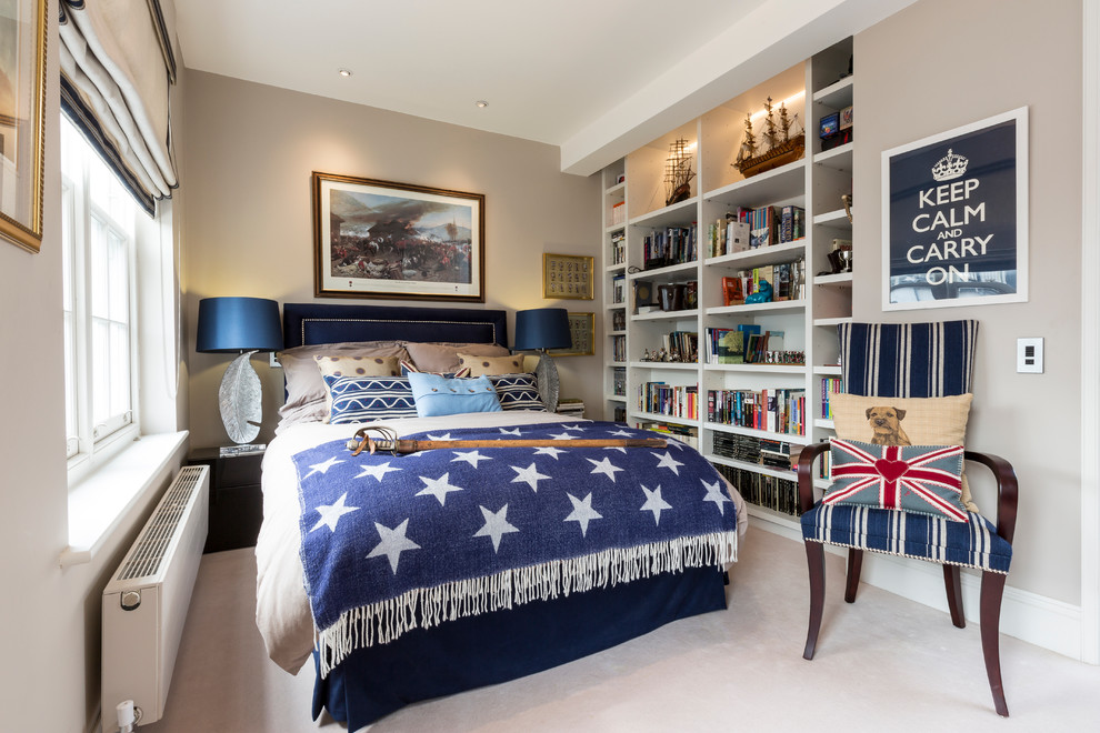 Eklektisches Schlafzimmer mit beiger Wandfarbe und Teppichboden in London