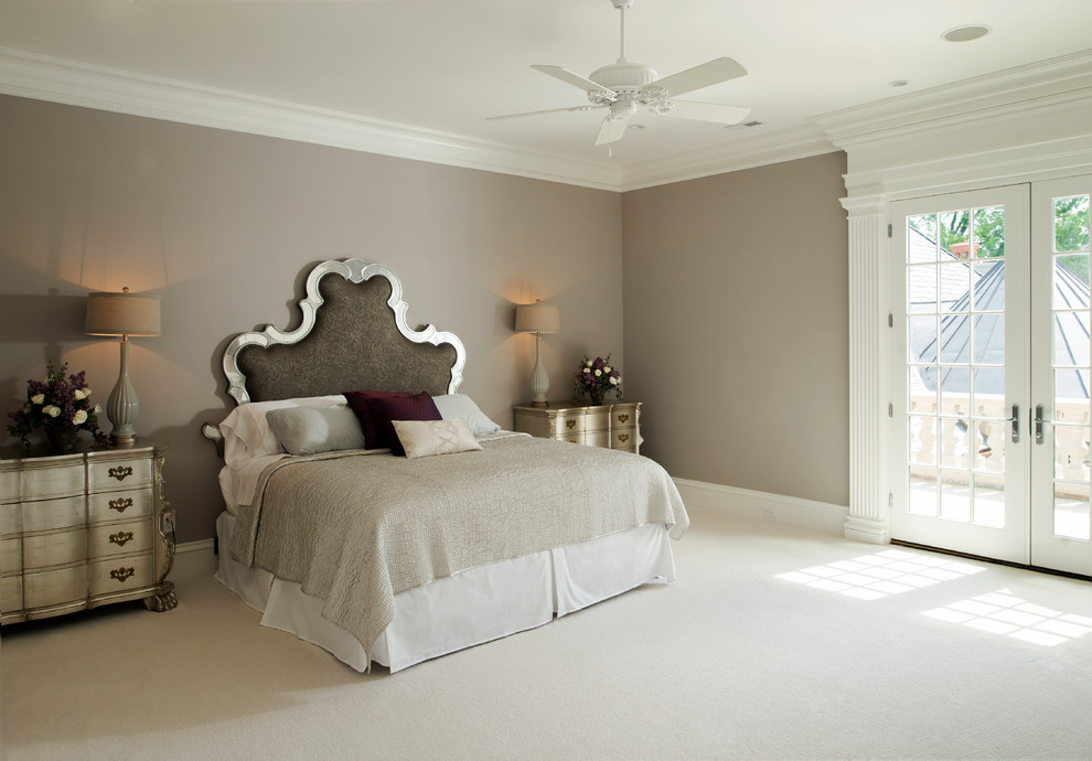 This is an example of a classic bedroom in Cincinnati.