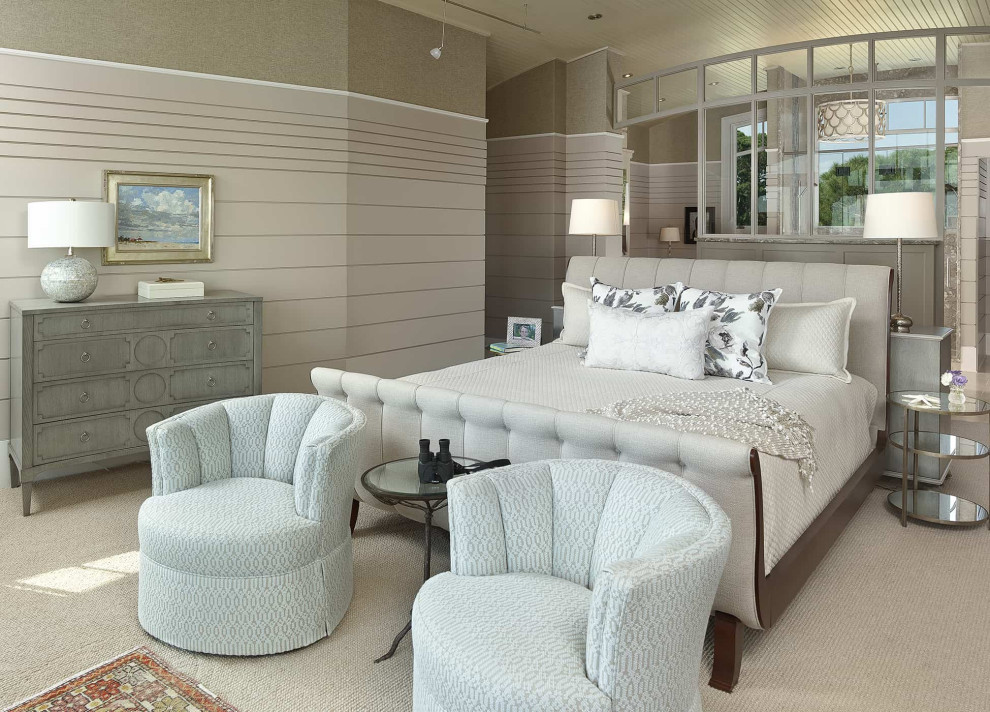 Imagen de dormitorio principal costero con paredes beige, moqueta, suelo beige y panelado