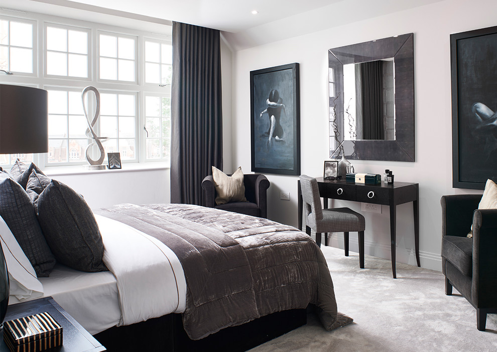 Свежая идея для дизайна: спальня среднего размера в стиле неоклассика (современная классика) с белыми стенами, ковровым покрытием и серым полом - отличное фото интерьера