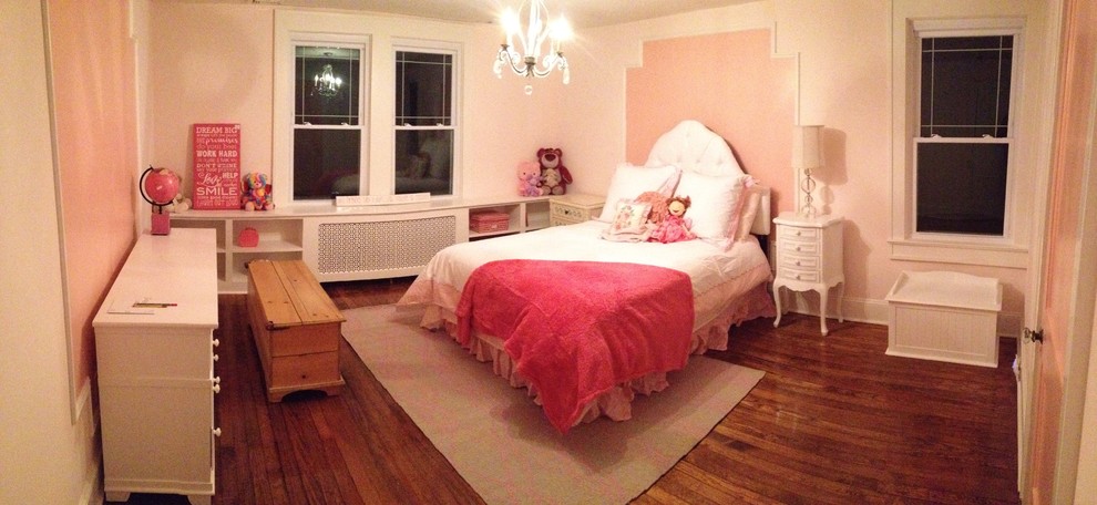 Inspiration for a craftsman bedroom remodel in New York