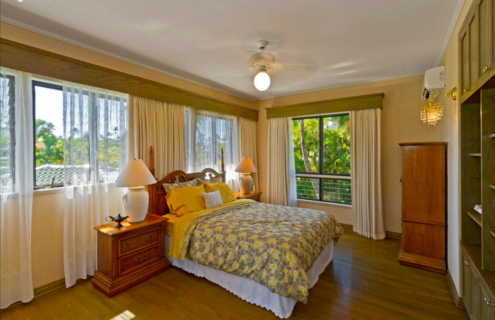 Inspiration for a tropical bedroom remodel in Hawaii