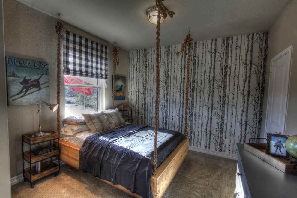 オースティンにあるコンテンポラリースタイルのおしゃれな寝室 (マルチカラーの壁、カーペット敷き)