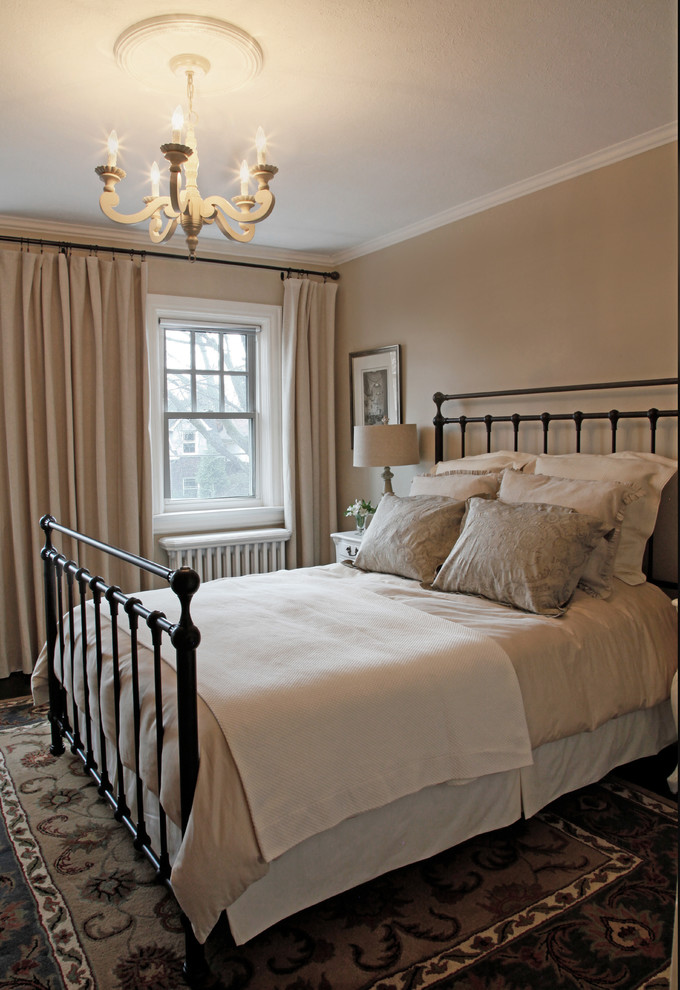 This is an example of a classic bedroom in Toronto.