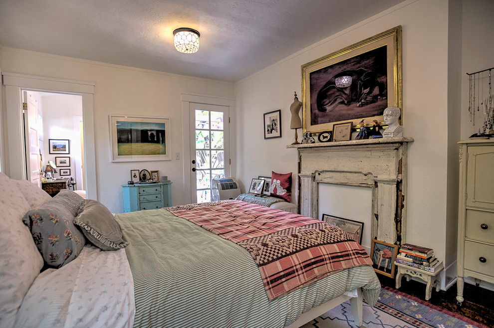 ロサンゼルスにあるエクレクティックスタイルのおしゃれな客用寝室 (暖炉なし) のインテリア