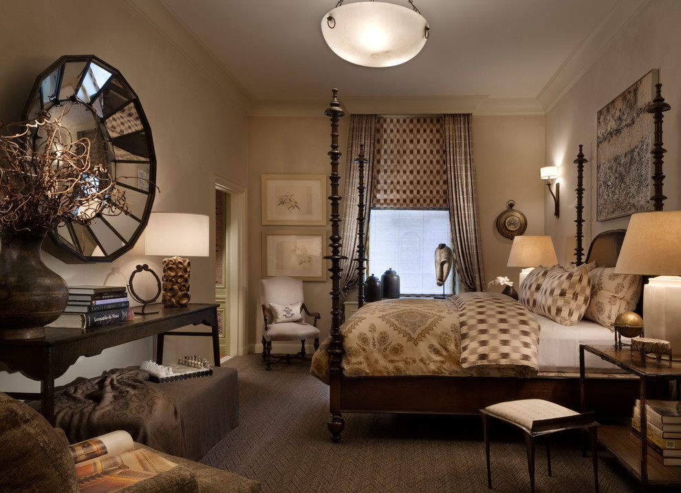 Cette photo montre une chambre avec moquette éclectique avec un mur beige.