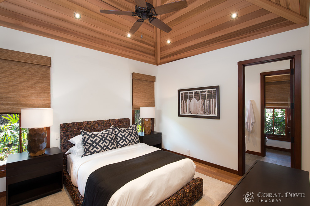 Design ideas for a world-inspired guest bedroom in Hawaii with white walls.