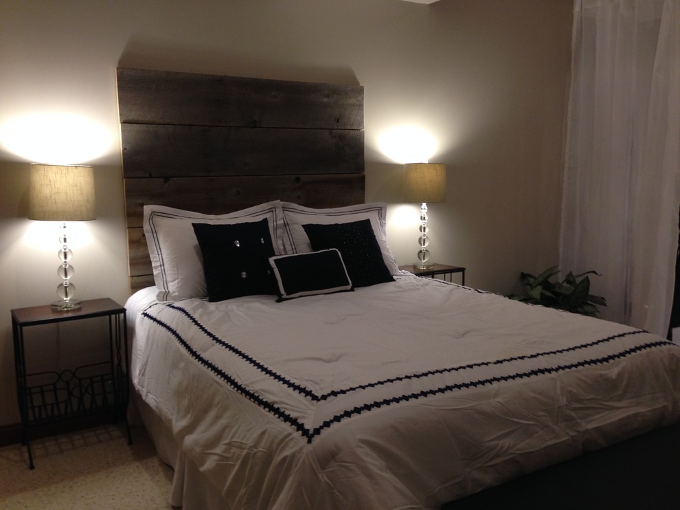 Modelo de dormitorio tradicional renovado de tamaño medio sin chimenea con paredes multicolor y moqueta